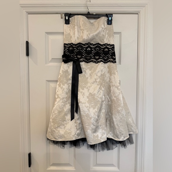 Gunne Sax Dresses & Skirts - Vtg Jessica McClintock Gunne Sax Strapless Ivory Floral Brocade Black Sz 10